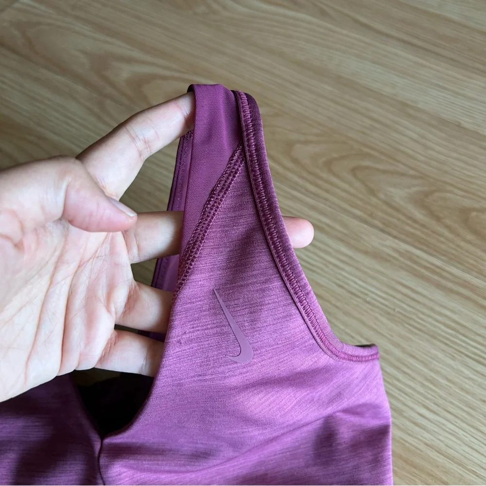 Nike Favorites Maroon Twist Back Training Light Support Sports Bra Medium